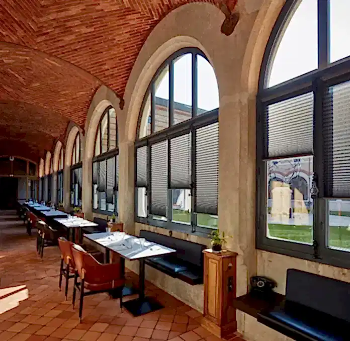 İşletmelere Özel Plise Perdeler – Estetik ve Fonksiyonel Çözümler