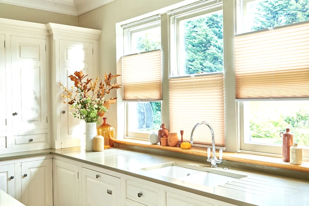 Mutfak Plise Perdeleri – Güneşi Keser, Yağ Tutmaz, Modern Görünüm