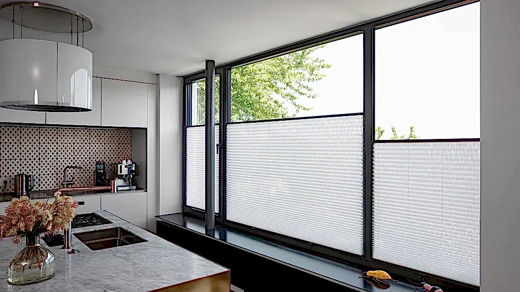 Mutfak Plise Perdeleri – Güneşi Keser, Yağ Tutmaz, Modern Görünüm