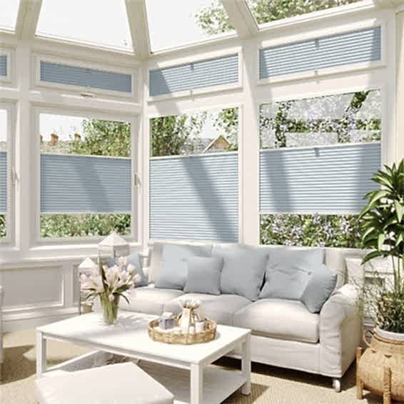 Kış Bahçesi İçin Isı Yalıtımlı Plise Perde – Şıklık ve Konfor Bir Arada