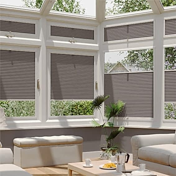 Kış Bahçesi İçin Isı Yalıtımlı Plise Perde – Şıklık ve Konfor Bir Arada