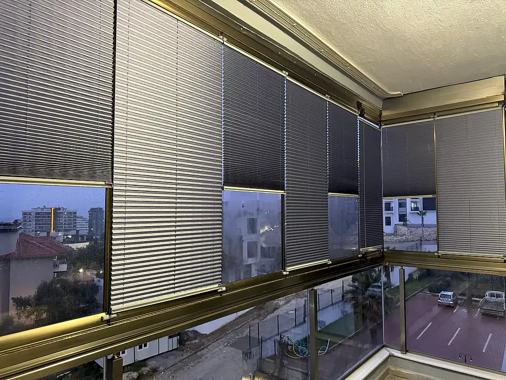 Cam Balkon İçin Güneş Kırıcı Plise Perde
